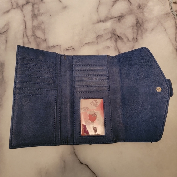 Guess Wallet - Picture 2 of 4